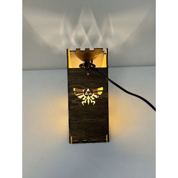 The Legend of Zelda Triforce Light Lamp Hyrule Crest Nintendo - Picture 3 of 11